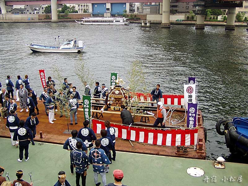 舟渡御 浅草神社 斎行７００年 舟渡御 東京屋形船案内